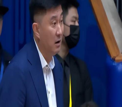 科林斯獨得,馬卡休戰,格蘭特取分,爱游戏app,爱游戏官网,爱游戏体育官网,爱游戏体育app