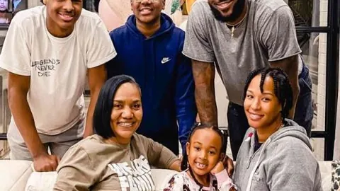 [图]奥斯卡助力巴尔加斯帽子戏法，海港3-1蔚山，亚冠赛场上演精彩对决